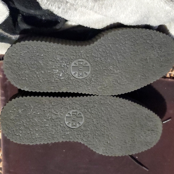 Shoes - Picture 4 of 6